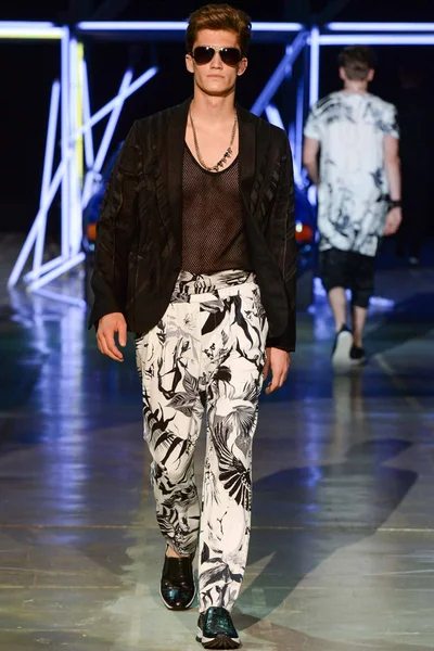 Look 34